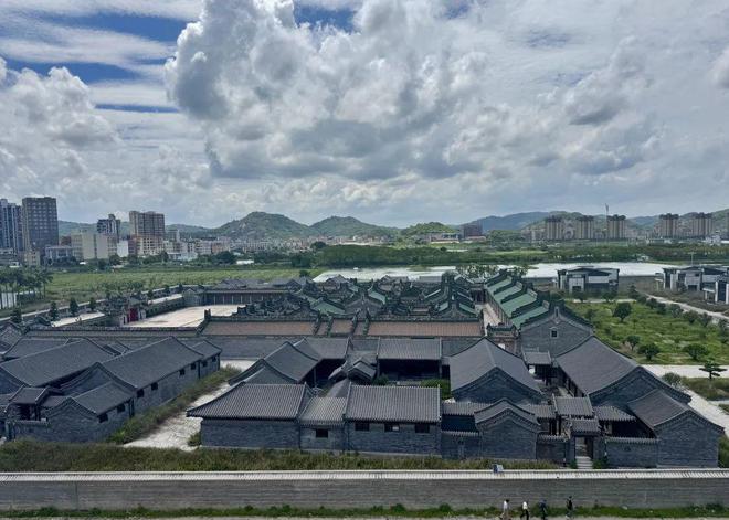四座四合院、七栋别墅，谁建了潮汕天价违建？
