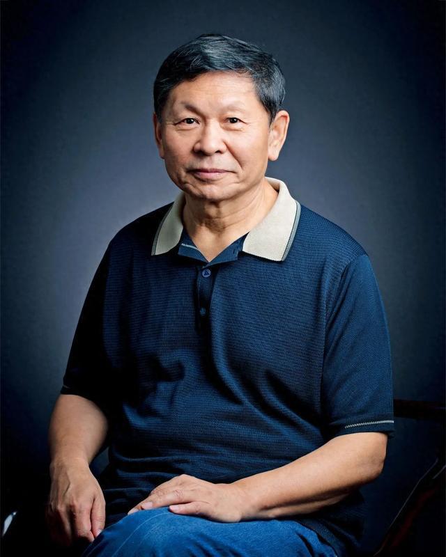 他是官员，更是诗人