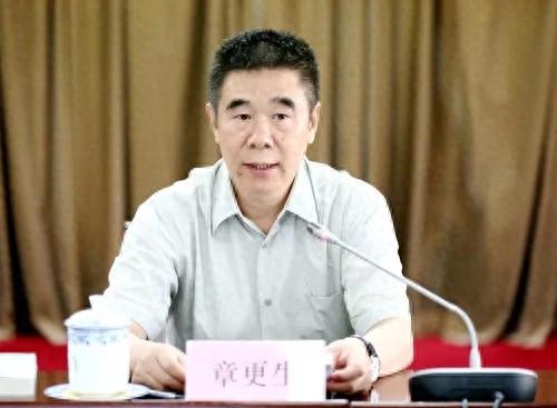 章更生，违法发放贷款，大搞权钱交易