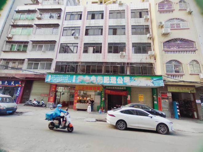 “小官巨贪校长”，让乡镇初中生吃不饱