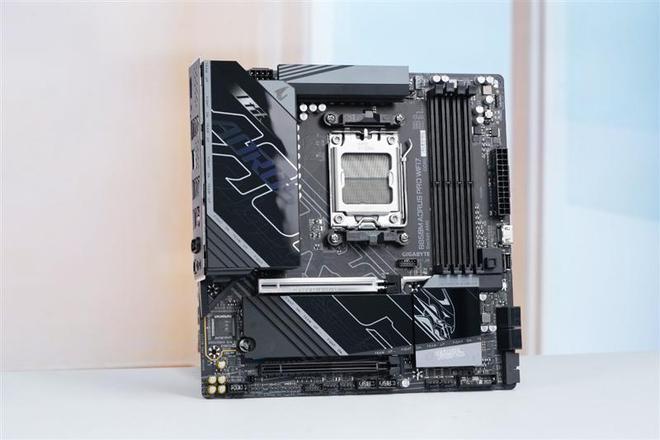 技嘉B850M AORUS PRO WIFI7电竞雕主板评测：230W性能内存一键提速、不输高端