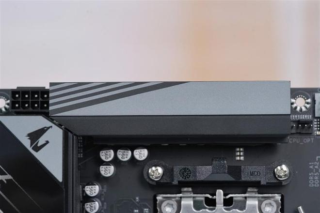 技嘉B850M AORUS PRO WIFI7电竞雕主板评测：230W性能内存一键提速、不输高端