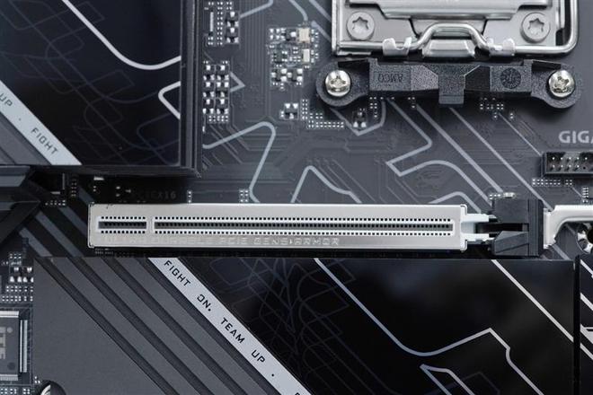 技嘉B850M AORUS PRO WIFI7电竞雕主板评测：230W性能内存一键提速、不输高端