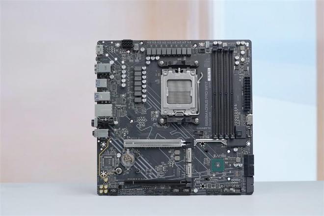 技嘉B850M AORUS PRO WIFI7电竞雕主板评测：230W性能内存一键提速、不输高端
