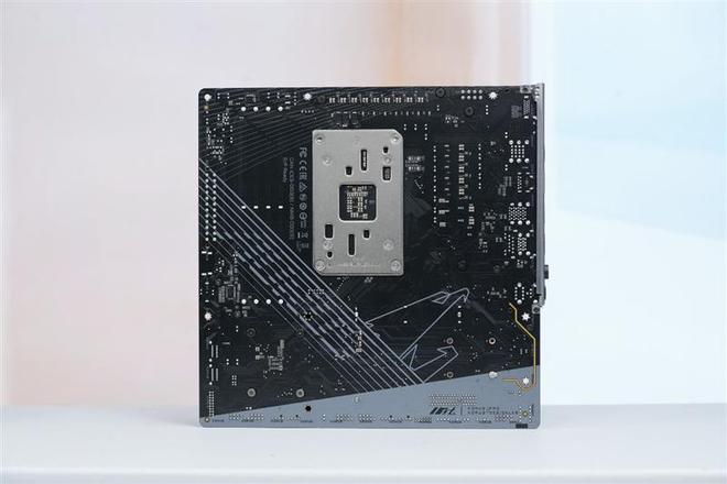技嘉B850M AORUS PRO WIFI7电竞雕主板评测：230W性能内存一键提速、不输高端