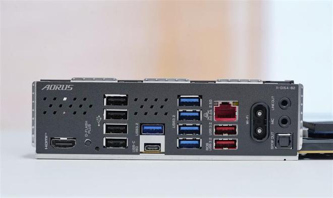 技嘉B850M AORUS PRO WIFI7电竞雕主板评测：230W性能内存一键提速、不输高端