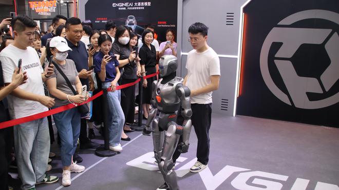 AI终端“含深度”不断提升，下一个超级终端在哪里？