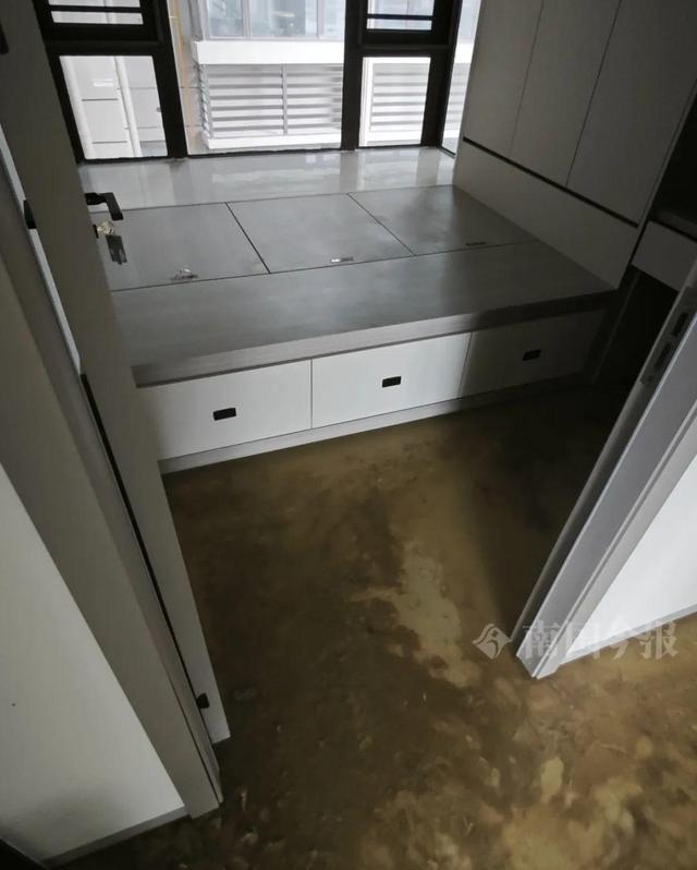 婚房被粪水浸泡漫过脚踝 业主崩溃:原定5月底乔迁