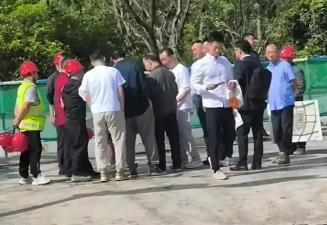 连抛48座万达广场，王健林回款500亿
