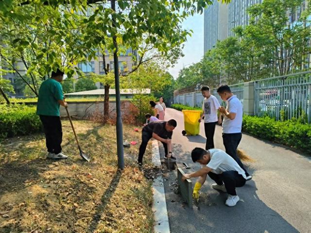 青山路小学：清污排淤助畅通 未雨绸缪保平安