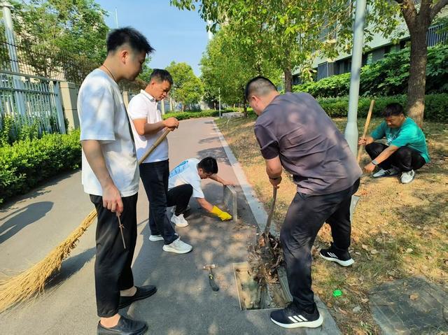 青山路小学：清污排淤助畅通 未雨绸缪保平安
