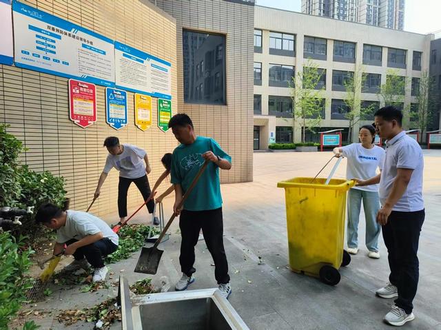 青山路小学：清污排淤助畅通 未雨绸缪保平安