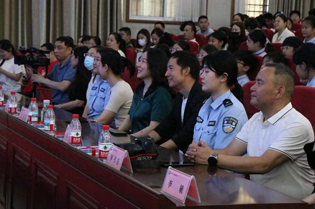 “金水心理”代言人正式亮相，心理自助手册为青少年护航