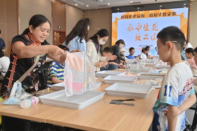 以水为砚以绢作宣 非遗手作里的劳动节