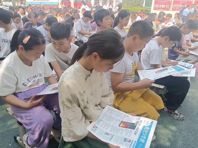 百校播种“立德”新苗 《阳光少年报》照亮南召学子求知路