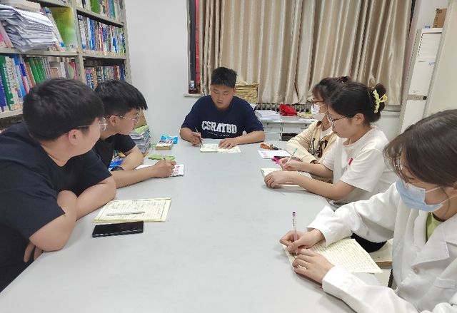 荧光薪火！黄河科技学院苝酰亚胺研究团队的传承创新