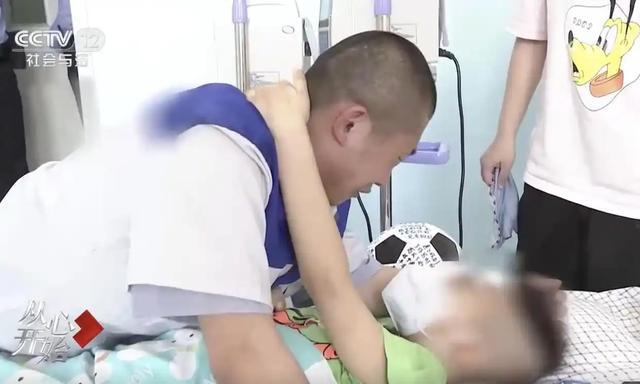 男子偷盗为儿治病，狱中得知儿子去世，骨灰撒在监狱旁