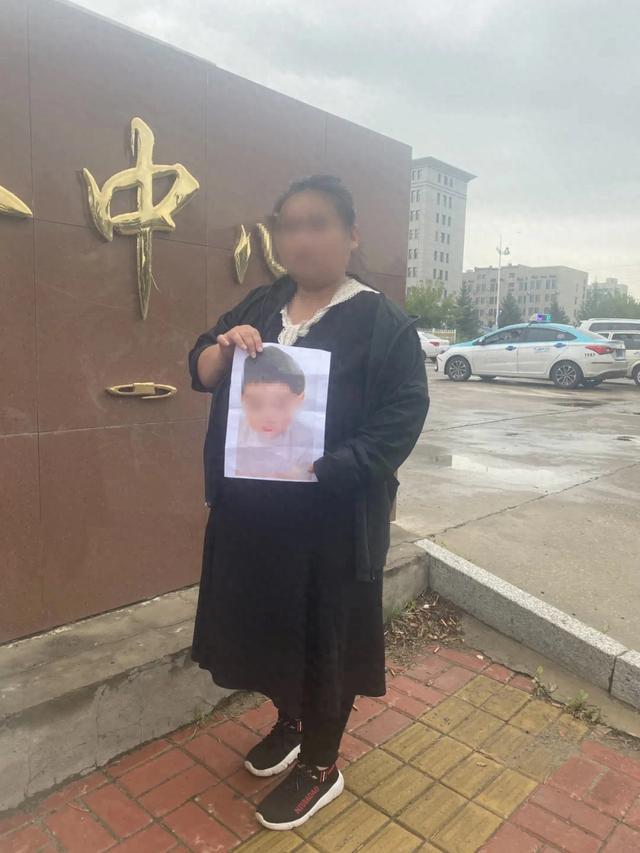 2岁女童被虐致死，生父当庭“求死”后上诉